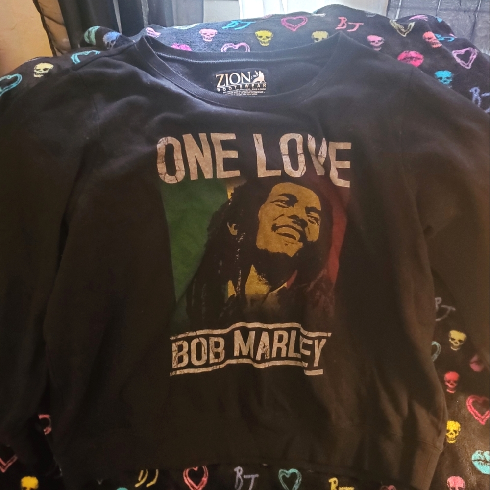 Torrid Bob Marley Sweatshirt size 2 EUC